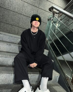 Hank Wang Instagram - 長話短說
@allenko3_official 這次的衣服
好喜歡好喜歡好喜歡。
風衣材質直接受不了。
