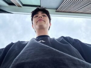 Hank Wang Instagram - 每個角度都來一張好了。
一日兩發，難得。