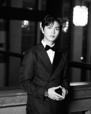 Hank Wang Instagram - 金馬60。
我們（真）新的一天 拿到了最佳攝影🥹🥹
明年電影院見
🤵/ @boss #BeYourOwnBOS
⌚️ / @tagheuer
💎/ @qeelinjewellery #Qeelin
👞/ @boss #BeYourOwnBOS
#金馬60 #金馬獎 
@goldenhorsefilmfestival
-
📷 @chihsuanlin_