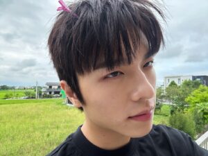 Hank Wang Instagram - 每個角度都來一張好了。
一日兩發，難得。