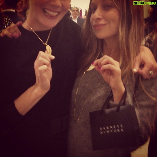 Hanna Alström - 396 Likes - 13 boxes, 600 keys. Guess who picks one of the thirteen keys and wins a necklace worth 2600 dollar?! Jepp, me!!! And of course I got all red in the face. Here with the designer Jennifer Meyer.
