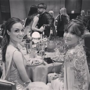 Hanna Oldenburg Instagram - You can’t sit with us. ❤️‍🩹 Get well soon!

@emilyinparis @ashleyparklady @adpisano 

@netflix #emilyinparis #sagawards #sagaftra #sag #ashleypark #fairmontcenturyplaza #meangirls #fetch #losangeles #film #tvseries #hannaoldenburg #skådespelare #actress #beef #centurycity #iconicsthlm #artistgruppen