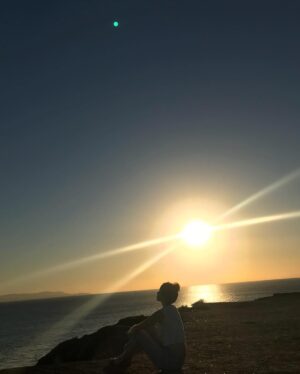 Hannah Anderson Instagram - Impromptu adventure. Nothing more healing than the sun and ocean. 📸: @officialjessicarose ❤️