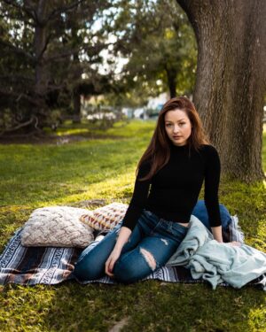 Hannah Bamberg Instagram - This is a very serious picnic 🖤