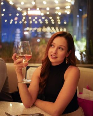Hannah Bamberg Instagram - Cheers to another year around the sun🎂 Thankful and so blessed, I’ve got a feeling this year is going to be full of change in the best way🥰