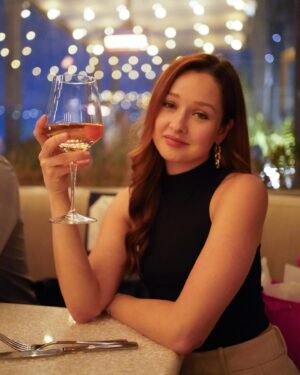 Hannah Bamberg Instagram - Cheers to another year around the sun🎂 Thankful and so blessed, I’ve got a feeling this year is going to be full of change in the best way🥰