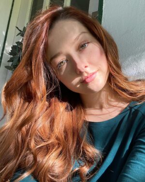 Hannah Bamberg Instagram - Things are looking up. This season has brought SO much change. I’ve become an online shopper, which I never was before this. I have cat and I am not a cat person...but this is slowly changing. I hope we all look back on this weird season with a bit of fondness. Everything is temporary.