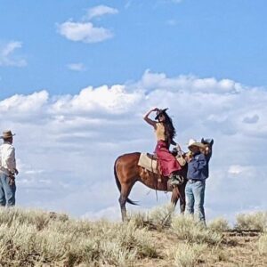 Hannah James Instagram - A desert #tb 🏜

#bts #sun #sand #desertvibes #horsegirl #cowboys #corsets
