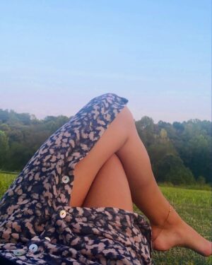 Hannah James Instagram - Sunday todo 💛

#weekend #chill #withaview