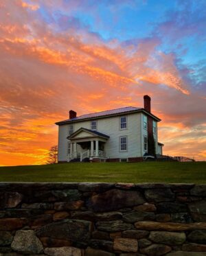 Hannah James Instagram - Is there anything better 🌅

#virginia #vaisforlovers #sunset #farmlife