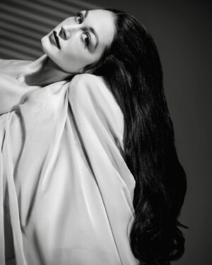 Hannah James Instagram - 📷: @randirobertsphotography 

#blackandwhite #photography #oldhollywood #sunday #musings