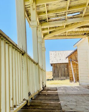 Hannah James Instagram - May ‘22 ~ Santa Fe, New Mexico 

#onset #stills #summer #newmexico #2022 #film