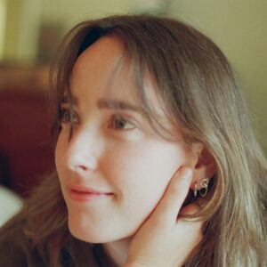 Hannah Leigh Instagram - My song is out and so am I!

Produced by: Aaron Lawrence
Lyrics and Music: 🙋‍♀️
Music, Production and Guitar: @jaredscotttt 
Drums: @ethanmole 
Bass: @sam.callahan_ 
Mastering: @masteredbyjack
