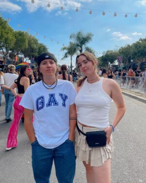 Hannah Leigh Instagram - Out & about 🌈❤️✨