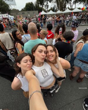 Hannah Leigh Instagram - Out & about 🌈❤️✨