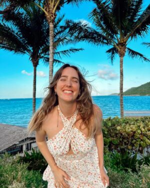 Hannah Leigh Instagram - 🌸🌺 Island Hannah unlocked thanks to @bartandbarchtravel and @navigareyachting ⚓️🛥️