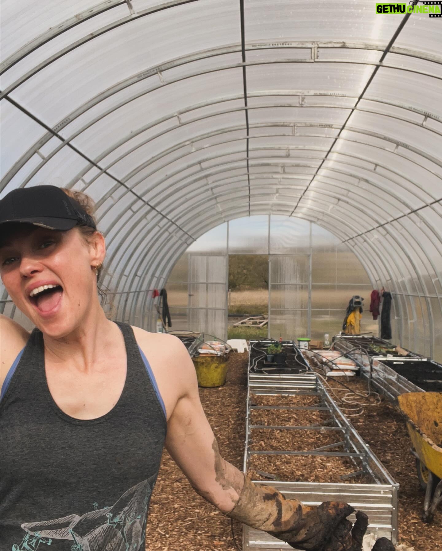 Hannah New - 1.2K Likes - Polytunnel progress…my Polytunnel is like a time portal… I lose all sense of who-what-where-when…it’s just me, some dirt, and all the hope and excitement of spring! 🌱👩🌾❤️ Thanks to @thewkoutofficial for keeping me farming fit! #springtime #shovellove #farmfitness #happyplace #polytunnellove #growfood #growyou