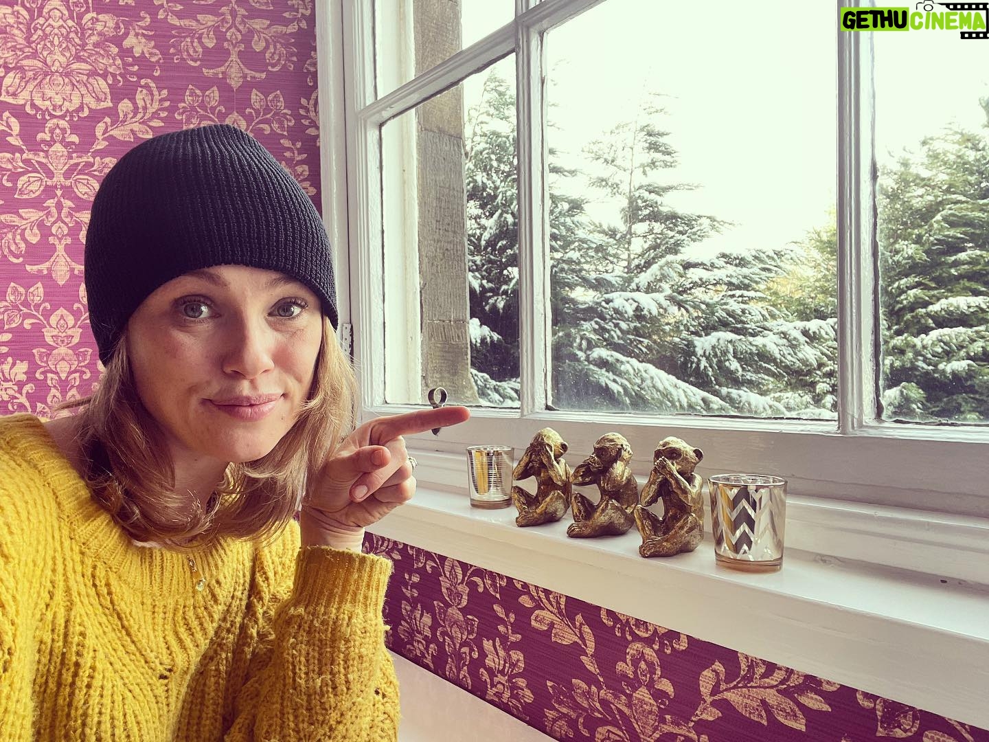 Hannah New - 1K Likes - And the brass monkeys were here to greet me on my arrival in Scotland… mental! 🤯🙈🙊🙉😂🏴#serendipitydodah #itsbrassmonkeysoutthere #seenoevilhearnoevilspeaknoevil #winterwonderland #stunningscotland