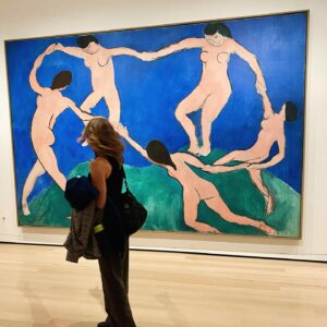 Hannah New Instagram - Today I found myself in a lily pond and then ring of dancing beauties…what a way to end an amazing trip! Thank you @bridgertonnetflix 🙏❤️@themuseumofmodernart #moma #newyorkmagic
