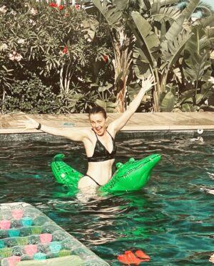 Hannah New Instagram - Growing old disgracefully with my besties. Feeling so blessed to have swung around the sun another time with these amazing beings. Thank you to everyone who sent such lovely messages today and to all the wonderful people who have made this year such a special one! Love you! 😘❤️🙏🙌 #growingolddisgracefully #anothespinaroundthesun #growingoldwithgratitude