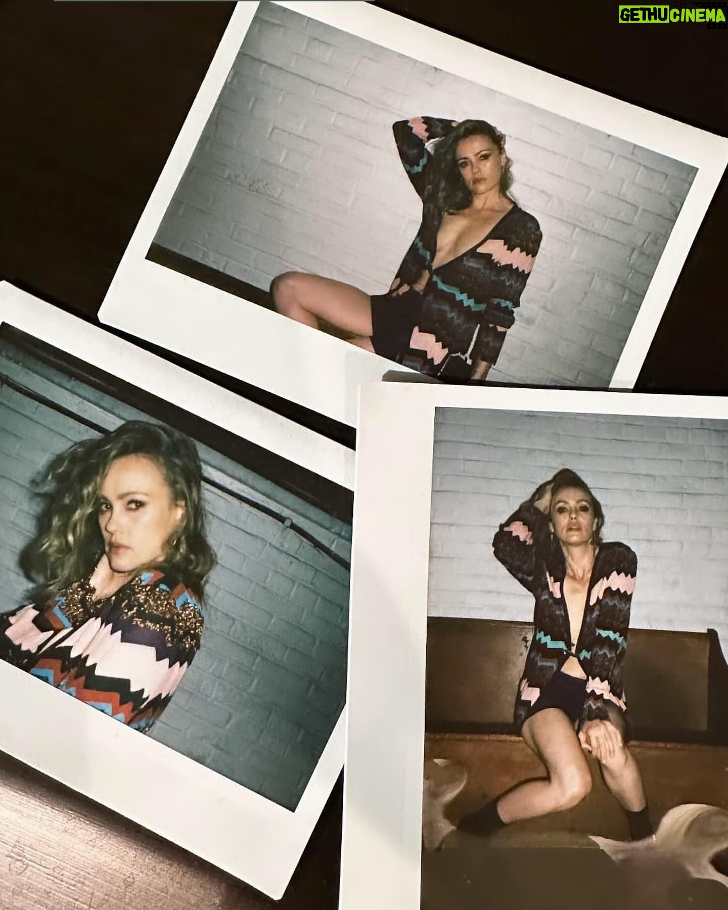 Hannah New - 1.1K Likes - Who’s watching @bridgertonnetflix this weekend!? Check out Bridgerton’s newest star @hannahnewuk behind the scenes of her upcoming shoot with @the.baremag , with skin prepped with Testament Beauty and makeup by @welovecoco , all by the talented @tina_turnbow !🤍
Products used:
Ancient Vine Vitality Serum for glow and moisture 💦
Damascena Rose Moisturizer for a balanced complexion ⚖️
Moroccan Chamomile Sleeping Mask used as a makeup primer!💄
#testamentbeauty #bridgerton #ladytilleyarnold #ladytilly #bridgertonnetflix #bridgertonseason3
