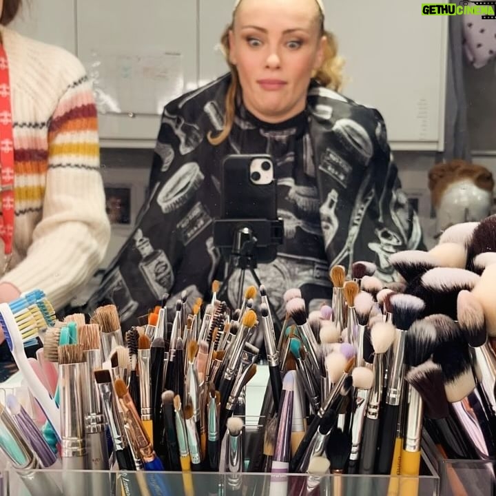 Hannah New - 2.4K Likes - Happy Bridgerton season 3 release day! Thank you to this dream team of geniuses that transformed me into Lady Tilley! Every time I sat in thier chair I was just mesmerised how they turned me into such a striking woman… ‘Bridgeton Bardot’ I like to call her! 🤣❤️🥰 Thank you #hannahforbes @lidijaskorucak @erika_okvist_makeup_designer … LOVE YOU LADIES! ❤️💫🤩Xxx #bridgertonseason3 #bridgerton #brirgetonbardot #geniusesatwork #ittakesapro