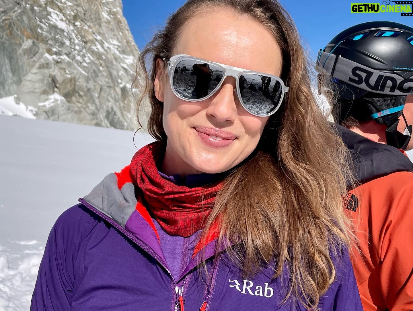 Hannah New - 1.3K Likes - Photo dump from my time spent in the alps with these beautiful beings on #summitfeverthemovie We were all committed to doing as much of the climbing as possible (with amazing support from our guides🙏.) Quite a challenge to be literal meat puppets on a string (aka roap! 🧗♀️🎥🎬😂) You can now see the fruits of our labour on streaming platforms in the UK 🧗♀️❤️🙏 @ryanphillippe @freddiethorp @warniermathilde @theochristine18 @michelbiel @julian.gilbey @brucejacksondop @chantelle.kirton @costumesby_nicola @willsimclimber @josefinecamera @johnmccuneclimber @charley.radcliffe @katieyakk @joelevans @lukejarmey @gwenaelle_make_up @footsoldierno1 #summitfever #climbthatmountain #theeiger #iceclimbing #meatpuppets #meatpuppetsonastring #frozenmeatpuppets #chamonix #montblanc #cormayeurmontblanc