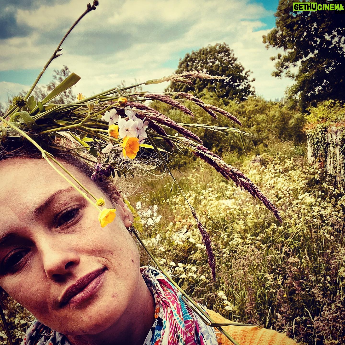 Hannah New - 1.3K Likes - Happy Summer Solstice everyone! 💫🌞#summersolstice #dreamyvibes #feelingblessed #natureaddict #flowerpower #hippyatheart 🙏🌸