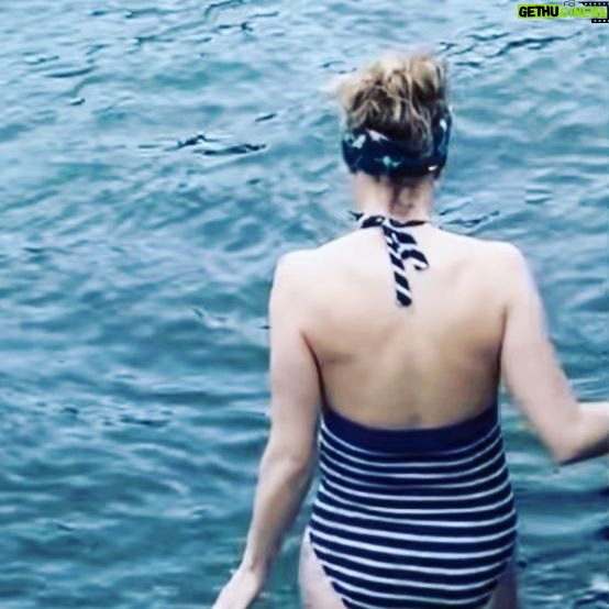 Hannah New - 1.1K Likes - Cold water mermaid practice…the smile is literally frozen on my face since the icy dip…thank f*ck the first face I made when I got in didn’t stick!!! Thanks to @mccreadievicki @faypreene for the inspiration! 🤣🧜♀️ #mermaidintraining #brassmonkey #coldwaterswimming #mentalhealthmatters #wimhof #waterwarriors #happyplace #oceangratitude