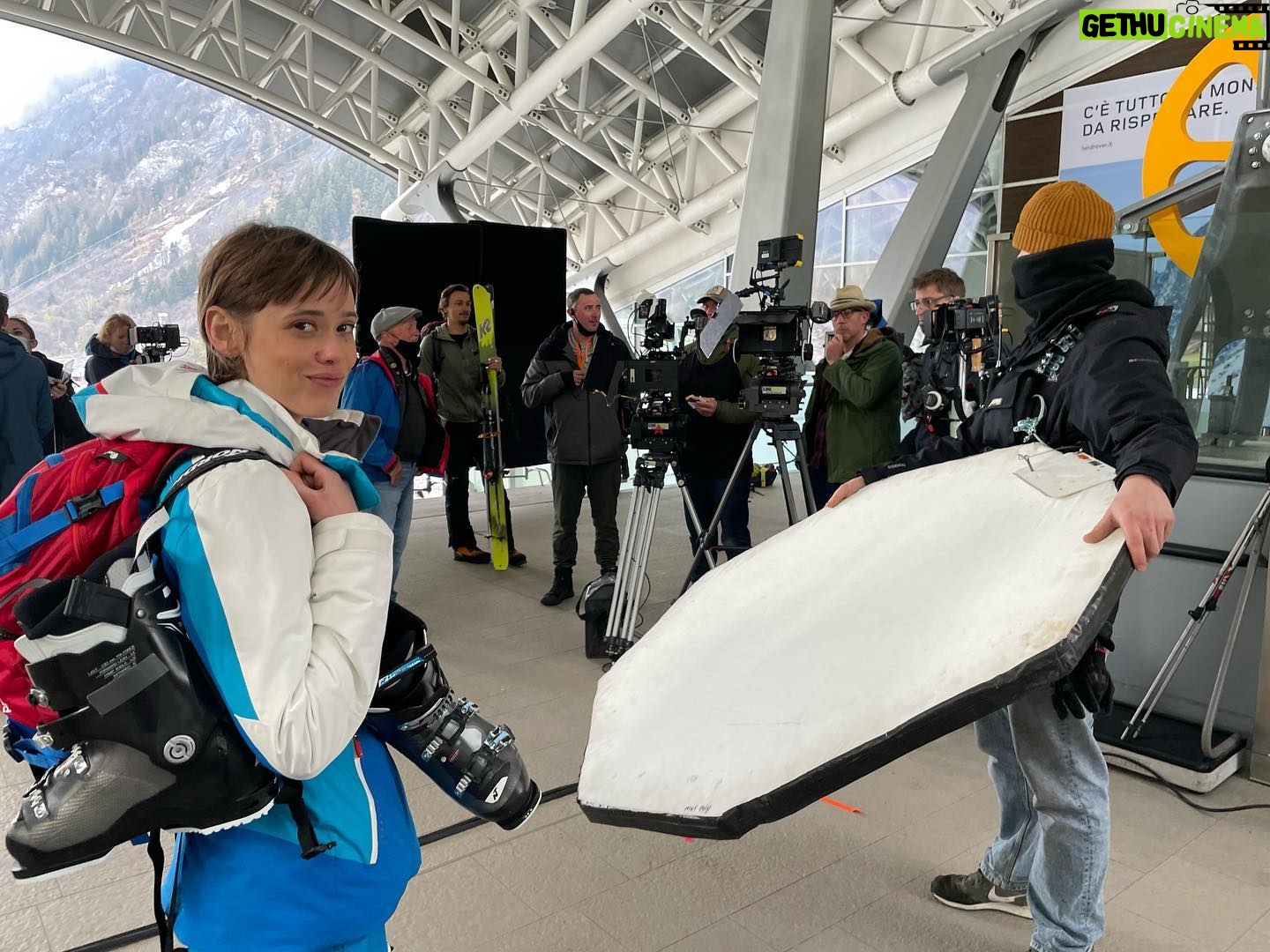 Hannah New - 1.3K Likes - Photo dump from my time spent in the alps with these beautiful beings on #summitfeverthemovie We were all committed to doing as much of the climbing as possible (with amazing support from our guides🙏.) Quite a challenge to be literal meat puppets on a string (aka roap! 🧗♀️🎥🎬😂) You can now see the fruits of our labour on streaming platforms in the UK 🧗♀️❤️🙏 @ryanphillippe @freddiethorp @warniermathilde @theochristine18 @michelbiel @julian.gilbey @brucejacksondop @chantelle.kirton @costumesby_nicola @willsimclimber @josefinecamera @johnmccuneclimber @charley.radcliffe @katieyakk @joelevans @lukejarmey @gwenaelle_make_up @footsoldierno1 #summitfever #climbthatmountain #theeiger #iceclimbing #meatpuppets #meatpuppetsonastring #frozenmeatpuppets #chamonix #montblanc #cormayeurmontblanc