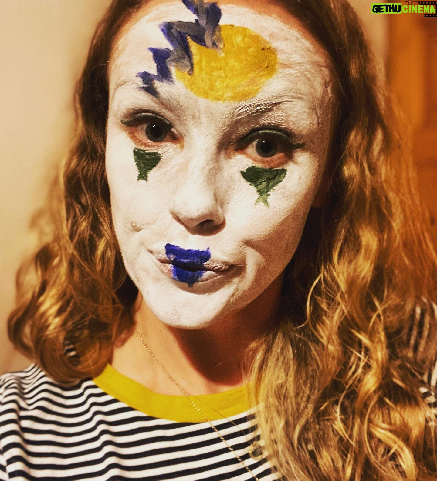 Hannah New - 1K Likes - Happy Bauhaus Halloween Everyone! 🎃🔷🔺🤡#happyhalloween #mime #bowiebauhaus #makingitupasigoalong #dramaschoolwasntawasteofmoney