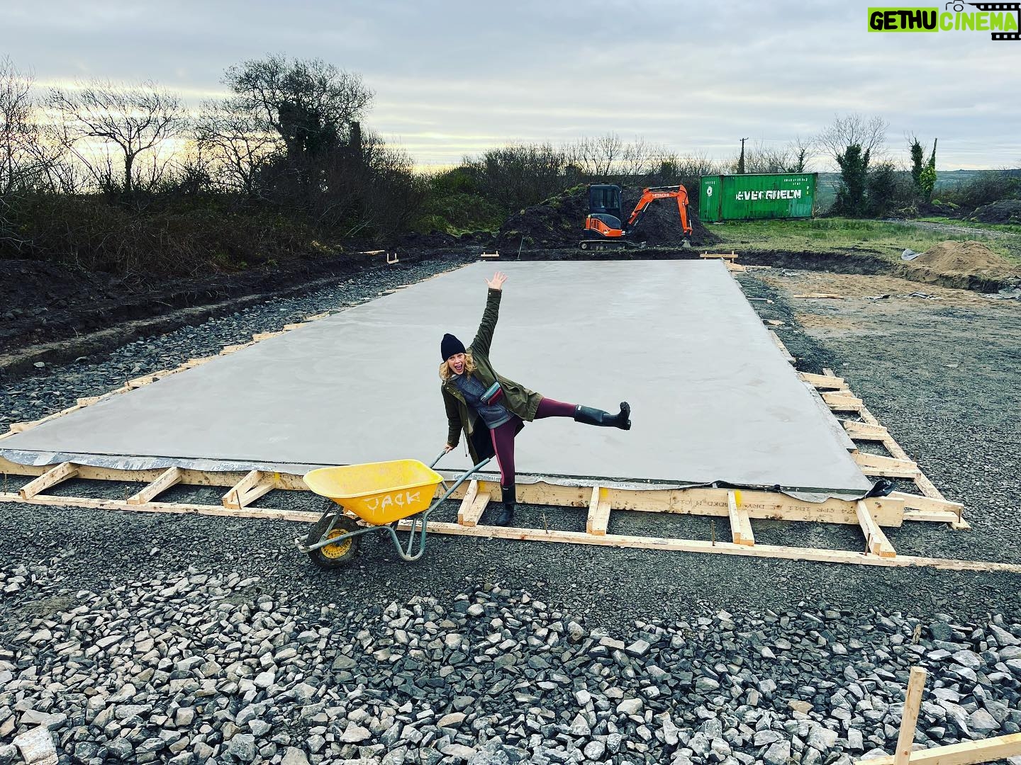 Hannah New - 1.3K Likes - Can’t tell you how excited I am about my concrete slab… but would you really care? 🤔🤣#farmlife #concretefever #walkoffamepractice #hollywoodboulevard #bloodyniceslab