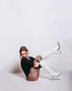 Actress Hannah Riley HD Instagram Photos and Wallpapers March 2023