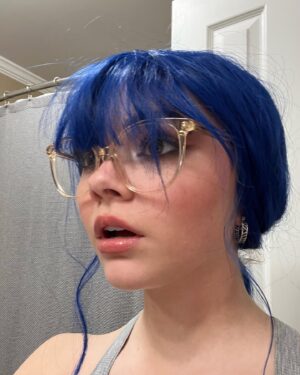Hannah Riley Instagram - might snatch my sisters wig what y’all think 

-
(alternative caption: wasn’t bullied enough in high school)