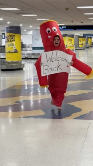Hannah Stocking Instagram - How i greet my best friend at the airport @hannahstocking 🤣🤣🤣🤣 (tag your bff)