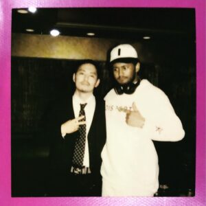 Hannya Instagram - まず、初代そして2代目モンスターに感謝の気持ちを述べたいです。不甲斐ない自分を後押ししてくれて本当にありがとう。皆が居たからここまで続けられた。勝ちもあれば負けもある。自分の負け以上に仲間の負けは辛かったです。そして朝から現場に入りあの舞台を作り、自分達の見えないところで戦っている制作スタッフの皆に感謝の気持ちを述べたいです。そして、私と闘ったチャレンジャーの皆、あの時の全ての瞬間は一生の財産です。ありがとう。ZEEBRA…どうやら17才の般若はあの日デモテープを渡した事は正解だったみたいです。そして、会場に来てくれた皆、いつも放送を観てくれてる皆ありがとう。「MC BATTLE」の世界からは身を引きます。誤解しないで欲しい。音楽の世界で、そしてまた違うフィールドでバトルをして行く事には変わりありません。また会いましょう。俺は必ず戻って来る。
2019 5/14 般若