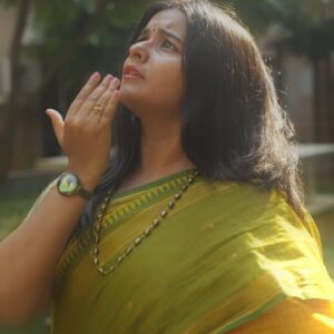Haripriya Isai Instagram - Ulagai rasika vendum 💕💕
Saree: @mithran_silks 
Video: @imsriharikailash