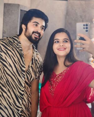 Haripriya Isai Instagram - Kathir Nandhini😍😍😍
.
.
.
#actor#model#behindwoods#suntv#serials#awards#behindwoodawards