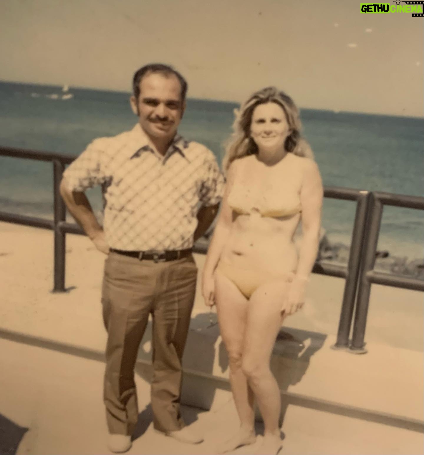 Harlan Coben - 2.6K Likes - Two pics of my late wonderfully eccentric mom Corky. This first one was taken after Corky bullied her way past King Husseinās security detail in Miami. Photo credit: My dad.
Every #MothersDay I tweet this essay I wrote my mother who died too young. You can read it here or Iāll put the link in the story. Thanks and wishing all moms a great day:
harlancoben.com/corky/
