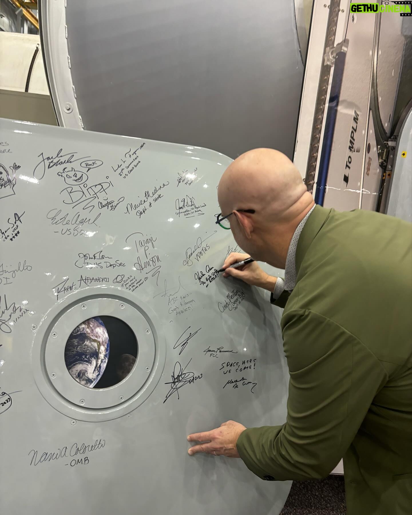 Harlan Coben - 1.9K Likes - What a day in Houston! Wonderful visit to @nasajohnson. Thanks to everyone @nasa for their hospitality.