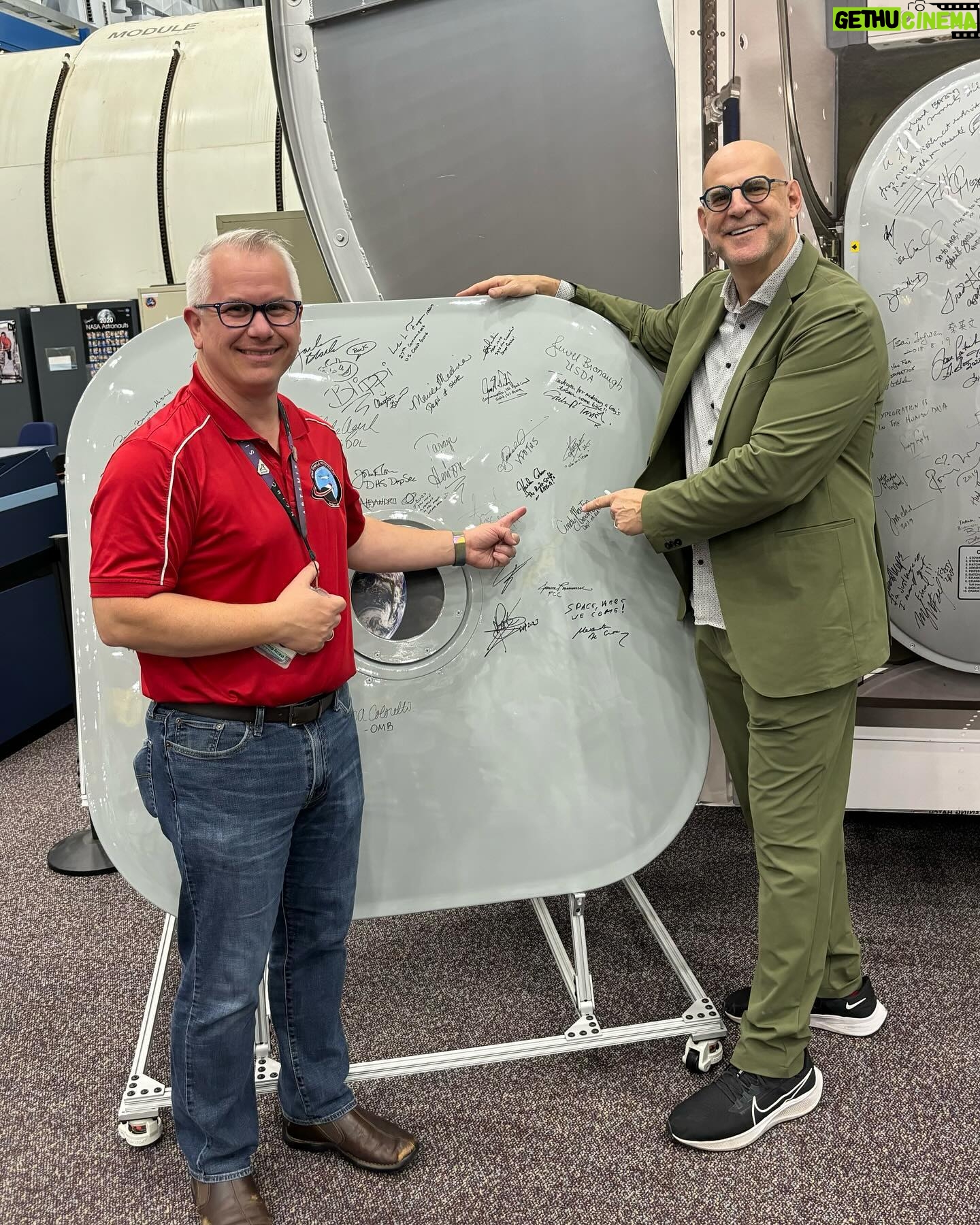 Harlan Coben - 1.9K Likes - What a day in Houston! Wonderful visit to @nasajohnson. Thanks to everyone @nasa for their hospitality.
