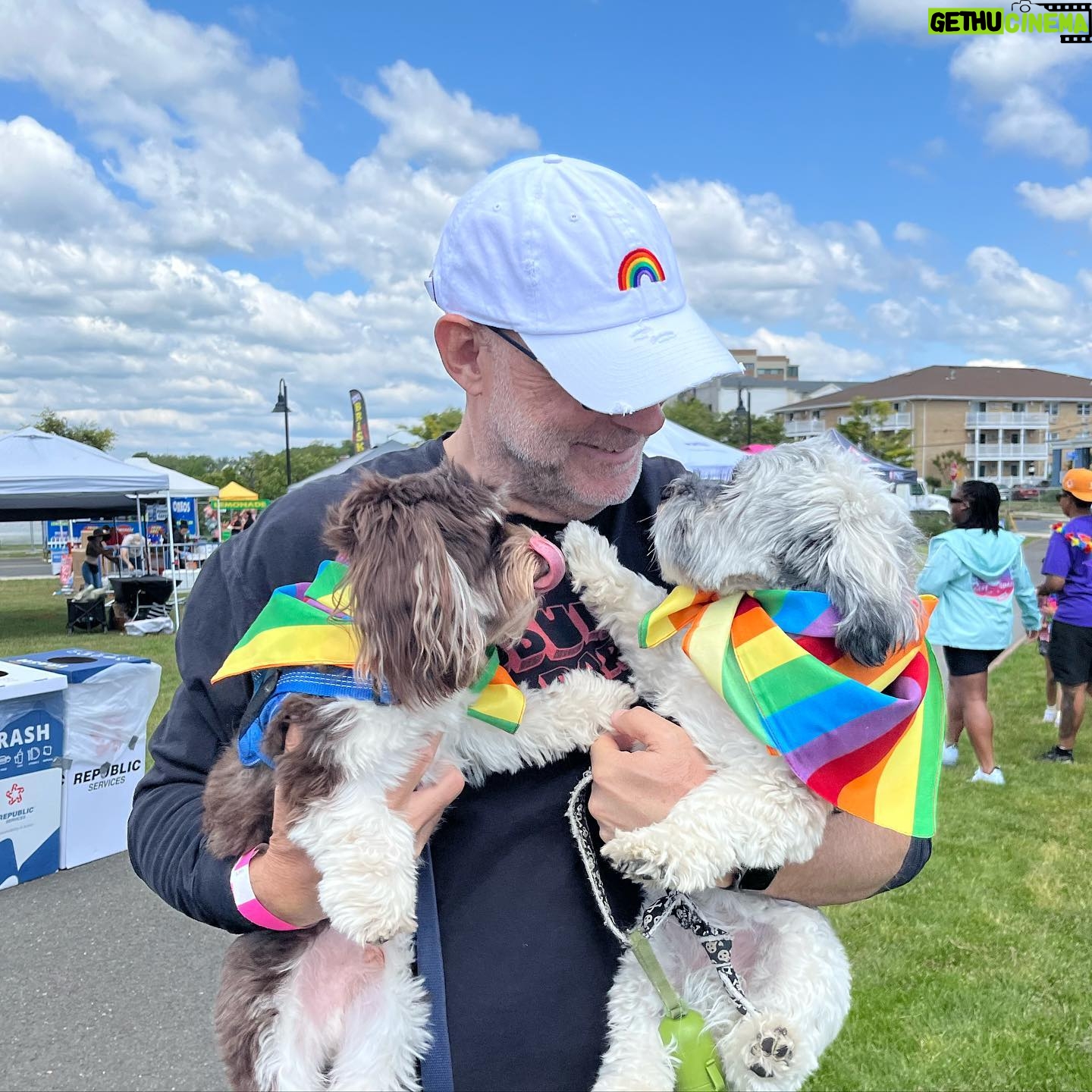 Harlan Coben - 3.2K Likes - Had a blast @jerseypridefest in Asbury Park today. š³ļøāšā¤ļøš What a celebration. Congrats to all the organizers.