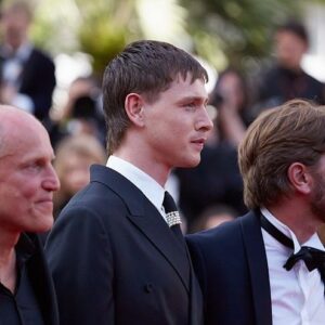 Harris Dickinson Instagram - TRIANGLE OF SADNESS 
@festivaldecannes 

Special to be a part of this incredible ensemble of artists who I love very much 💙 

Thank you @mrkimjones @dior
@liztaw 
@benkschofield