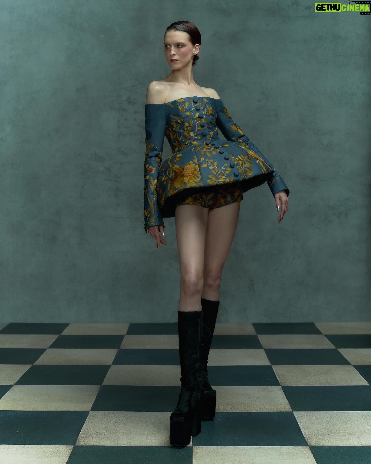 Harris Reed - 78.6K Likes - I have never been so proud of a Harris Reed show, 6 months of work, hundreds and hundreds of hours of hand painted and hand embroidered deadstock wallpaper soaked, sponged and reworked into Fluid Demi Couture, for my 7th season, entitled Shadow Dance.
There are no words to express my deepest gratitude to my Harris Reed team for the sleepless nights and toiles and toiles that we had to make to make these dramatic silhouettes come together!
A massive thank you to @fromentaldesign and @timpbutcher for allowing me to access their archive and find these treasures to bring them back to life with your incredible help!
Shadow Dance
@Harris_reed February 2024
Make-Up Look designed by @sofiatilbury using @charlottetilbury
Hair @alipirzadeh @streetersagency in collaboration with @dysonhair @dysonhairpro
Nails @manicuredbysimone with Sweet Squared @lovecnd @swwtsquared.nails
Styling @harry_lambert @bryantartists
Casting @nachumshonn
Movement Direction @simon.donnellon @sweetsquared.nails
String Quartet Ian Burdge, Warren Zielenski, Zahra Benyounes, Bruce White
Production @family.ltd
Archive fabrics from @fromentaldesign
Footwear Harris Reed X @rokeratelier
Millinery in collaboration with @viviennelake_
Press @dhpr_london
Imagery @marc_hibbert @artworld.agency
With thanks
to @royalsalute @lexusuk