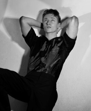 Harrison Osterfield Instagram - ‘My fault?! What did I do? 😂’
@fault_magazine Cover Shoot

📸: @josephsinclair 
Styling: @ellagaskellstylist 
Groomer: @petransellge