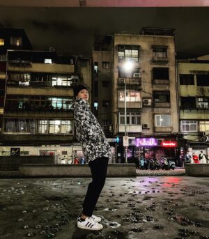 Harry Lu Instagram - Happy New year peoples!! 
Wish you all a amazing new year!! 
各位新年快樂 ❤️
今年很榮幸當上了 @touch_aero 的代言人, 希望在新的一年可以跟他們碰撞出新的火花 !! 初一穿著撼凍衣走在下著雨的東區, 享受淋著小雨卻不被淋濕 , 吹著冷風卻也很暖的小確幸.
希望今天疫情可以快快結束大家一起平安賺大錢吧💪🏻💪🏻💪🏻
Chúc mừng năm mới nha các bạn, hy vọng nhanh hết dịch để mình còn gập nhau ❤️