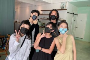 Harry Lu Instagram - 10/08 2049 茶敘
@haha81911 亦捷今天美翻了 難怪我拍照的時候手都只敢輕輕靠著她的肩膀而已 😈 
能跟喜歡的團隊工作真的是十分愉悅的事情. 
今天也是開開心心的收工了
謝謝大家今天的照顧❤️
Hair @jeffery627 
Makeup @kiarasfx 
巧遇曾經合作過的 @kirakiraimagestylist 四年了吧!! 
謝謝你們每次都讓我在最好的狀態出席活動🥰
#2049
Phim quay xong gần 2 năm ròi, lần nầy Harry đống vai ác nên chắc không được ưa😝 nhớ mọi người, mọi người giữ sức khỏe nhé