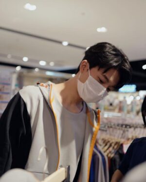 Harry Lu Instagram - 謝謝 @touch_aero 讓我有機會再跟大家見見面說說話 ❤️
疫情稍微緩和了大家還是要繼續努力撐下去哦 愛你們
@cowabungayu 今天還是bling bling 水水的
謝謝 @coloristehairstyling 
@jeffery627 幫我把我最難搞的頭髮變得很好看👏🏻
謝謝 @kiarasfx 化妝 😝 好多天沒睡好了似乎完全看不出來
還有終於被久仰大名的 @maochiyun 拍到了 
果然整個人都文青了起來 ❤️
太多人要感謝了 我先90度鞠躬🙇
週年慶人超多大家都辛苦了 感恩的心