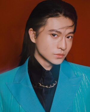 Harry Lu Instagram - Lets try something new, something different.
We dont play safe, and we like it. 
曾經也很害怕做一些與眾不同的事, 害怕上台講話, 害怕被當成異類. 後來我變了, 也沒什麼契機, 當然依舊接受意見, 但有沒有辦法吸收就要看我的心情了🤟🏻
Be like water my friend.
