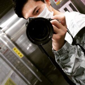 Harry Lu Instagram - 最近下午都會瘋狂下雨, 雖然降二級了但還是不想出門(畢竟我也還沒打疫苗😛）, 只能趁大中午的時候上屋頂稍微運動一下. 
太陽很不友善所以防護措施要做足, 懶得擦防曬的我只好在大熱天穿外套運動 😂😂😂
他們家的薄外套真的是穿起來很涼, 又剛好是我喜歡的花色, 重點是 UPF50  防曬外套. 真心推推!! 
(UPF50  差不多是頂級素質了 懶人如我絕對用爆）
跳繩的聲音真的療癒 很怕跳到睡著🥰
Everything's just fine, nothing special here. Miss the time that we all workout together. 
My jumping rope skill is getting worse lol.
Hy vọng Vietnam mau hết dịch, Harry ở Đài rất lo và rất nhớ mọi người 😔

Thanks to @touch_aero for these amazing sports wear ❤️

#防曬外套UPF50  
#TOUCHAERO
www.touchaero.waca.tw